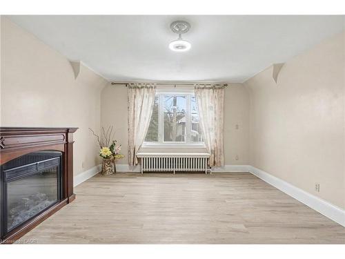 218 Weber Street E, Kitchener, ON - Indoor Photo Showing Other Room