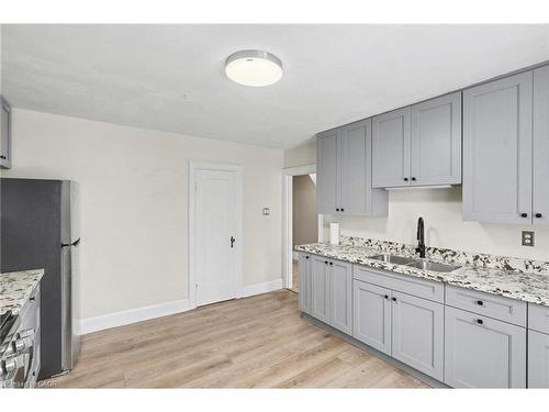 218 Weber Street E, Kitchener, ON - Indoor Photo Showing Kitchen With Double Sink With Upgraded Kitchen