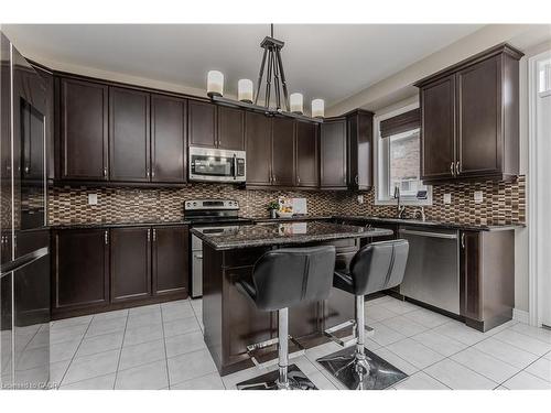 3322 Stoneware Road, Burlington, ON - Indoor Photo Showing Kitchen With Upgraded Kitchen