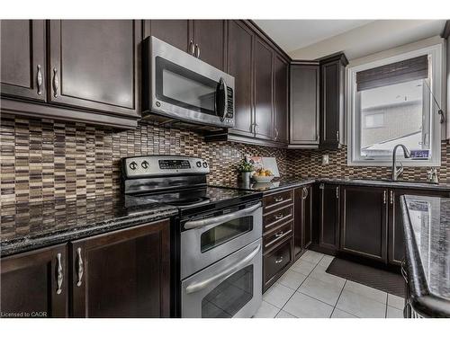 3322 Stoneware Road, Burlington, ON - Indoor Photo Showing Kitchen With Stainless Steel Kitchen With Upgraded Kitchen