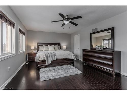 3322 Stoneware Road, Burlington, ON - Indoor Photo Showing Bedroom