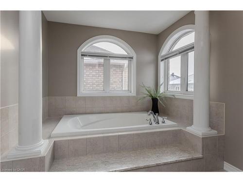 3322 Stoneware Road, Burlington, ON - Indoor Photo Showing Bathroom
