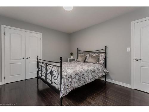 3322 Stoneware Road, Burlington, ON - Indoor Photo Showing Bedroom