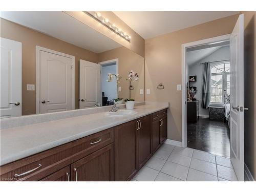 3322 Stoneware Road, Burlington, ON - Indoor Photo Showing Bathroom