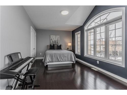 3322 Stoneware Road, Burlington, ON - Indoor Photo Showing Bedroom