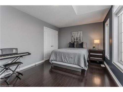 3322 Stoneware Road, Burlington, ON - Indoor Photo Showing Bedroom
