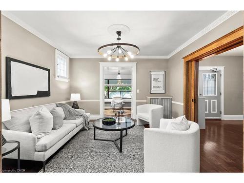 99 Burris Street, Hamilton, ON - Indoor Photo Showing Living Room