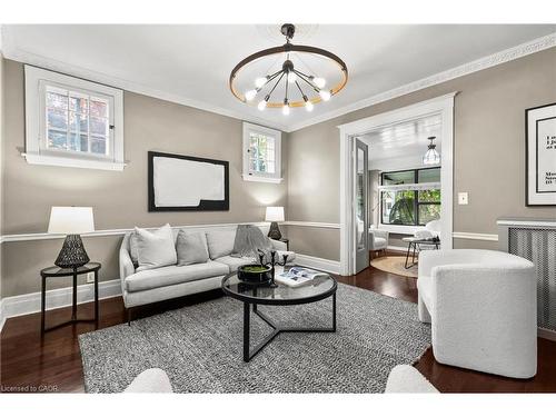 99 Burris Street, Hamilton, ON - Indoor Photo Showing Living Room