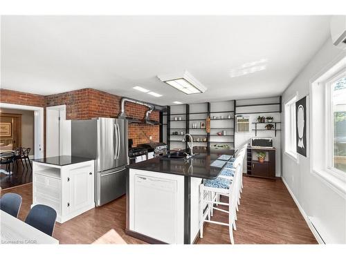 99 Burris Street, Hamilton, ON - Indoor Photo Showing Kitchen