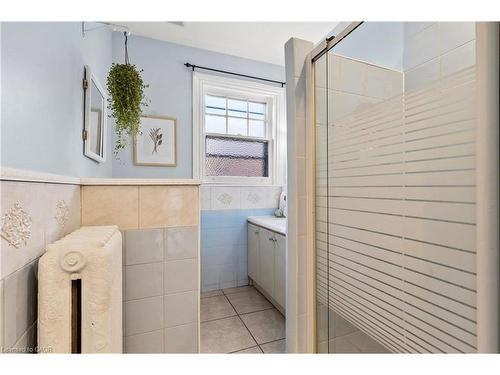99 Burris Street, Hamilton, ON - Indoor Photo Showing Bathroom