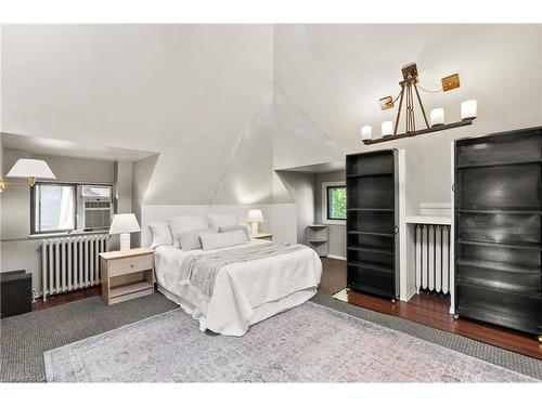 99 Burris Street, Hamilton, ON - Indoor Photo Showing Bedroom