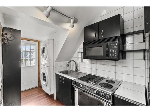 99 Burris Street, Hamilton, ON - Indoor Photo Showing Kitchen