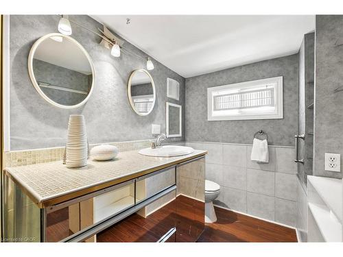 99 Burris Street, Hamilton, ON - Indoor Photo Showing Bathroom