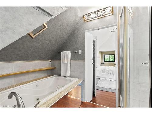 99 Burris Street, Hamilton, ON - Indoor Photo Showing Bathroom