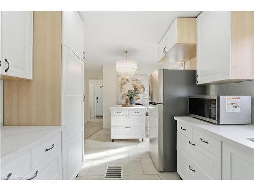 352 East 28Th Street, Hamilton, ON - Indoor Photo Showing Kitchen