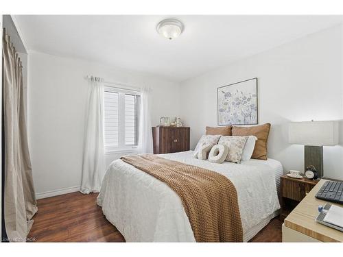 352 East 28Th Street, Hamilton, ON - Indoor Photo Showing Bedroom