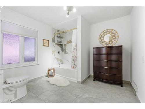 352 East 28Th Street, Hamilton, ON - Indoor Photo Showing Bathroom