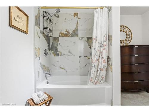 352 East 28Th Street, Hamilton, ON - Indoor Photo Showing Bathroom