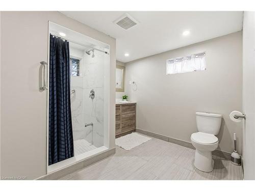 352 East 28Th Street, Hamilton, ON - Indoor Photo Showing Bathroom