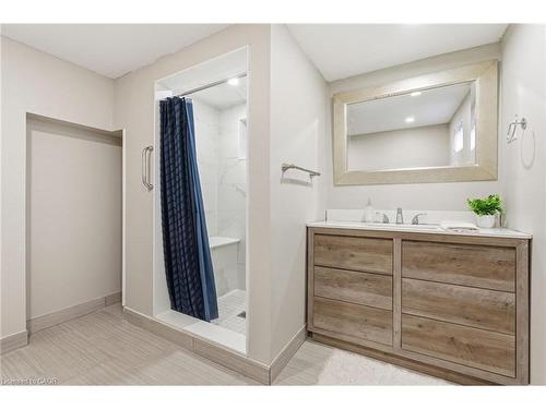 352 East 28Th Street, Hamilton, ON - Indoor Photo Showing Bathroom