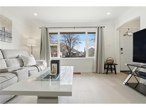 352 East 28Th Street, Hamilton, ON - Indoor Photo Showing Other Room