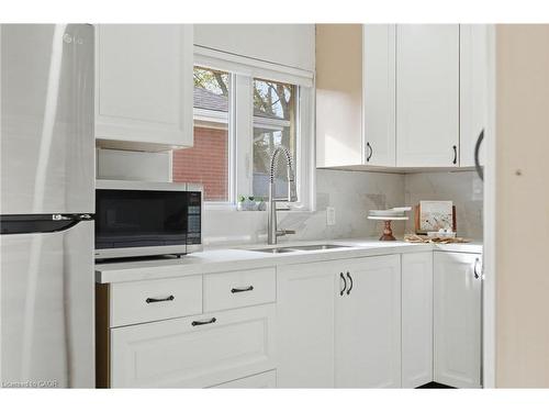 352 East 28Th Street, Hamilton, ON - Indoor Photo Showing Kitchen