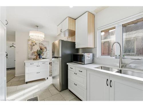352 East 28Th Street, Hamilton, ON - Indoor Photo Showing Kitchen With Double Sink
