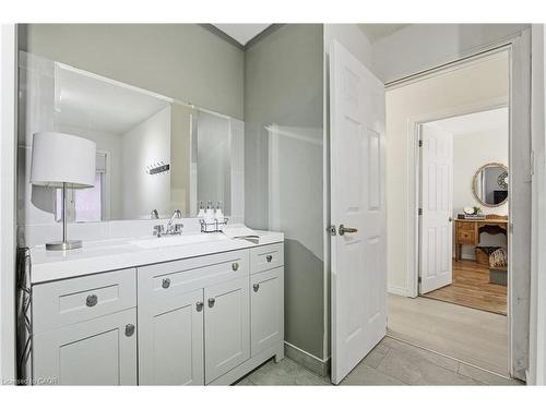 352 East 28Th Street, Hamilton, ON - Indoor Photo Showing Bathroom
