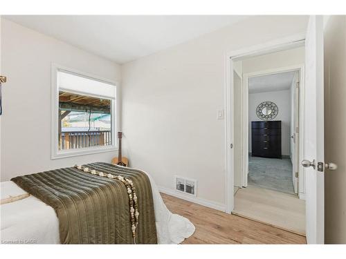 352 East 28Th Street, Hamilton, ON - Indoor Photo Showing Bedroom