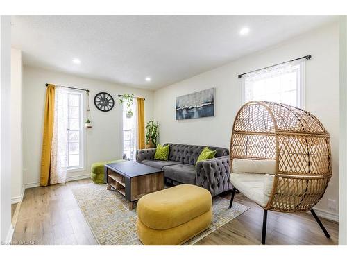 61 Wake Robin Drive, Kitchener, ON - Indoor Photo Showing Living Room