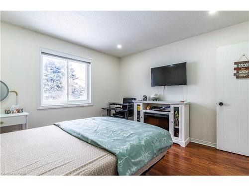 61 Wake Robin Drive, Kitchener, ON - Indoor Photo Showing Bedroom