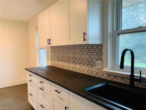 204 West 19Th Street, Hamilton, ON - Indoor Photo Showing Kitchen
