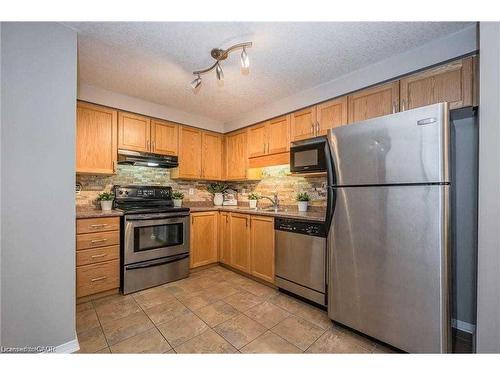 27 Max Becker Drive, Kitchener, ON - Indoor Photo Showing Kitchen