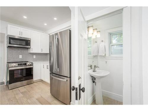 826 Beach Boulevard, Hamilton, ON - Indoor Photo Showing Kitchen