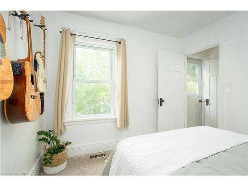 826 Beach Boulevard, Hamilton, ON - Indoor Photo Showing Bedroom