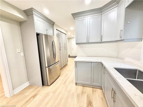 243 Riel Drive, Mississauga, ON - Indoor Photo Showing Kitchen