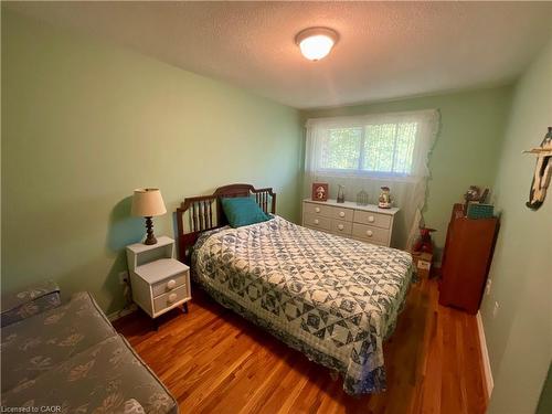 4 Rosanne Crescent, Hamilton, ON - Indoor Photo Showing Bedroom