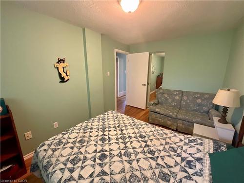 4 Rosanne Crescent, Hamilton, ON - Indoor Photo Showing Bedroom