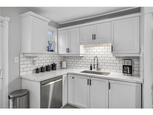 27 Mayflower Avenue, Hamilton, ON - Indoor Photo Showing Kitchen