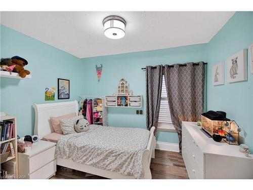 27 Mayflower Avenue, Hamilton, ON - Indoor Photo Showing Bedroom