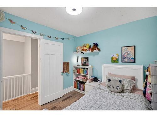 27 Mayflower Avenue, Hamilton, ON - Indoor Photo Showing Bedroom
