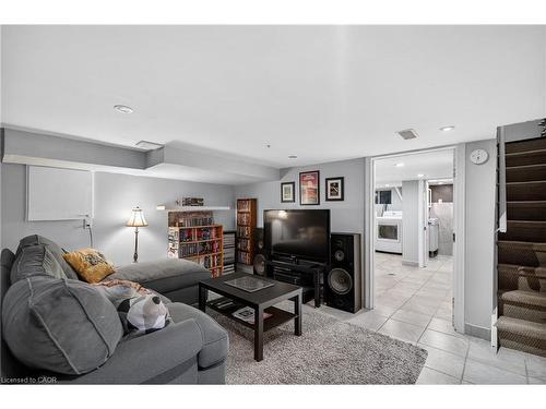 27 Mayflower Avenue, Hamilton, ON - Indoor Photo Showing Living Room