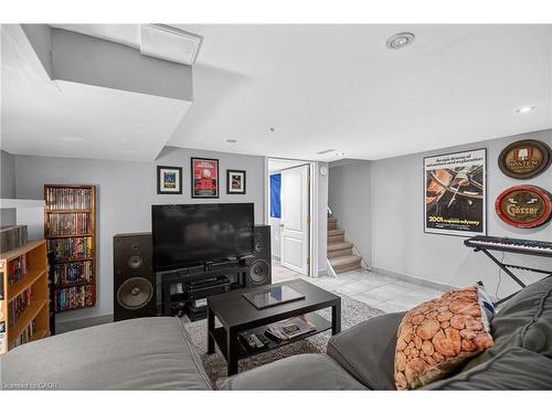 27 Mayflower Avenue, Hamilton, ON - Indoor Photo Showing Living Room