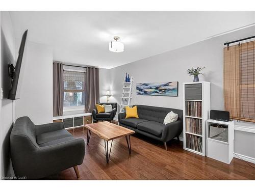 27 Mayflower Avenue, Hamilton, ON - Indoor Photo Showing Living Room