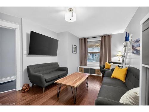 27 Mayflower Avenue, Hamilton, ON - Indoor Photo Showing Living Room