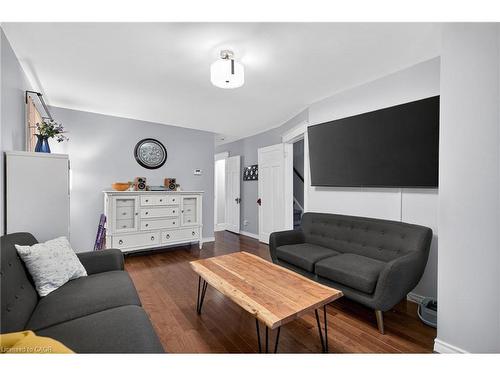 27 Mayflower Avenue, Hamilton, ON - Indoor Photo Showing Living Room
