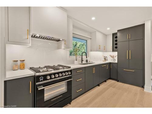 257 Strathcona Drive, Burlington, ON - Indoor Photo Showing Kitchen With Upgraded Kitchen
