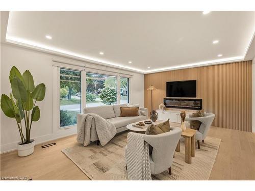 257 Strathcona Drive, Burlington, ON - Indoor Photo Showing Other Room