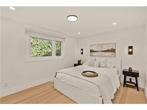 257 Strathcona Drive, Burlington, ON - Indoor Photo Showing Bedroom