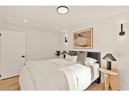 257 Strathcona Drive, Burlington, ON - Indoor Photo Showing Bedroom